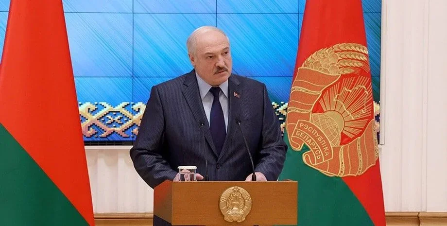 Олександр Лукашенко виступає на нараді щодо обороноздатності Білорусі