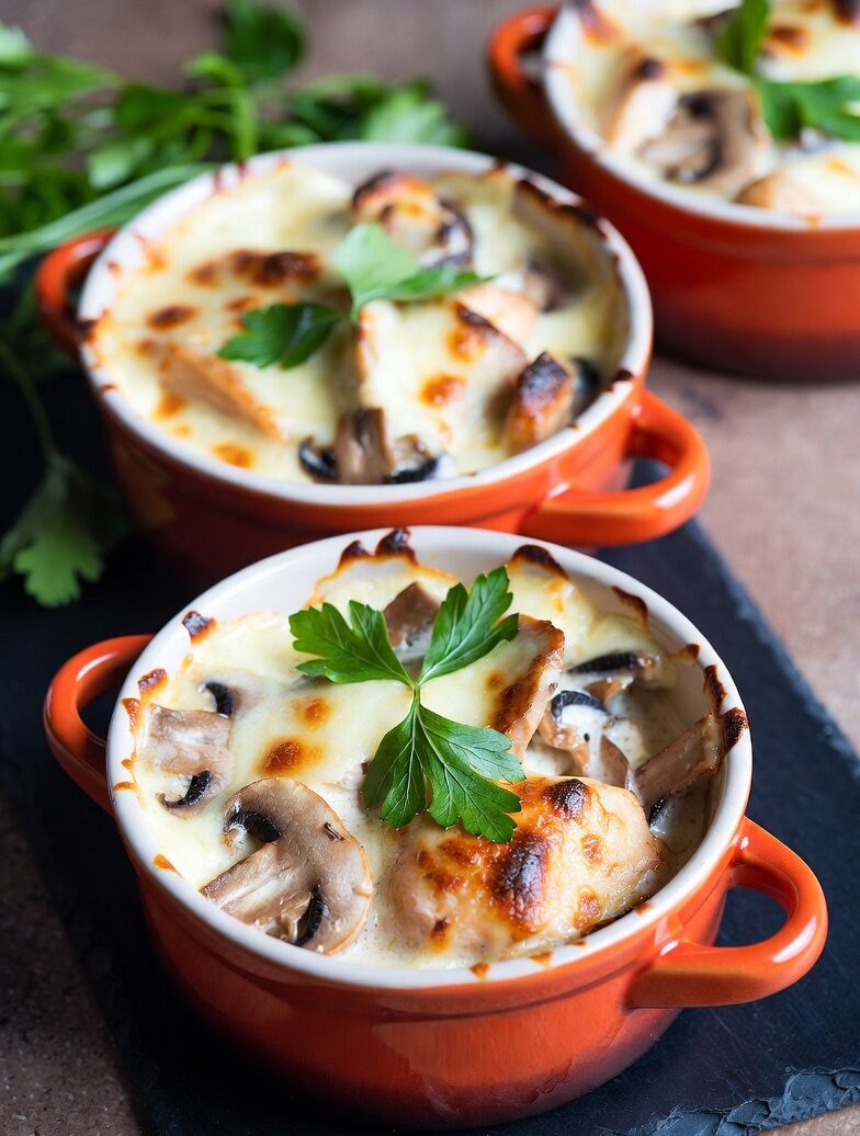 Жульєн з куркою і грибами.