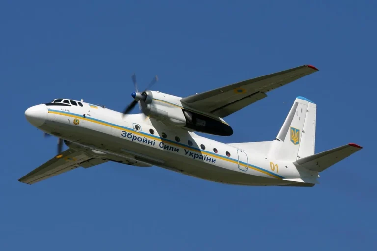 an-24-turbohvyntovyi-symvol-nadiinosti-vid-kyivskoho-kb-antonova-a522