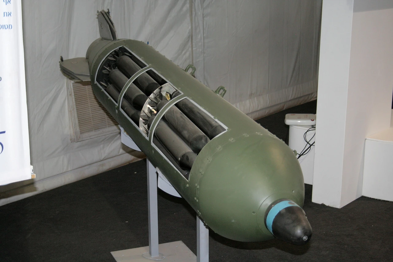 boiova-chastyna-vlashtuvannia-typy-ta-diia-v-raketakh-i-boieprypasakh-f335