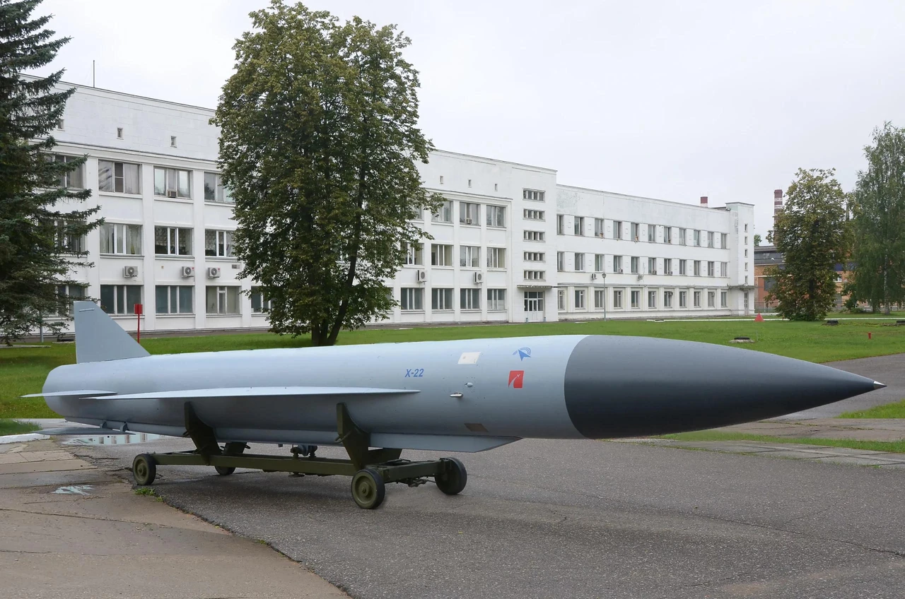 kh-22-nadzvukova-raketa-buria-iaku-rosiia-dosi-zastosovuie-proty-ukrainy-4811