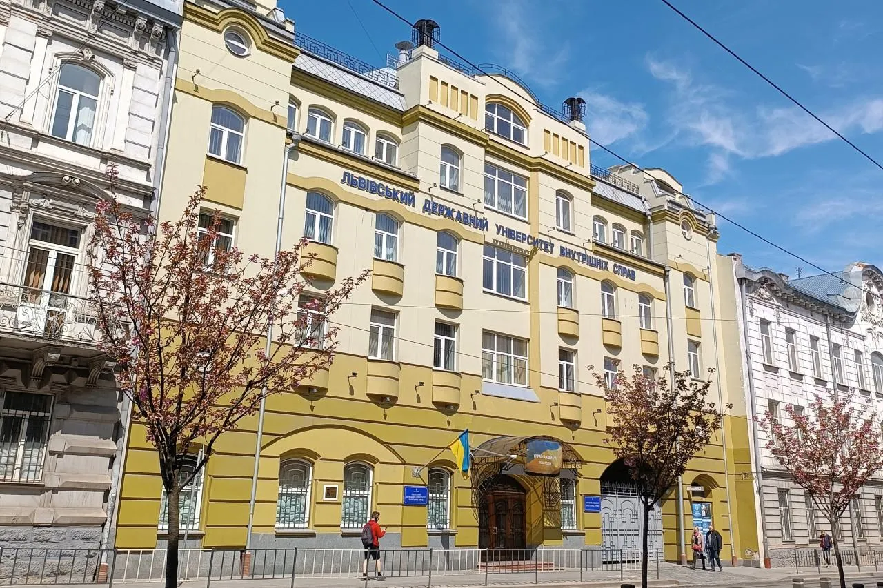lvivskyi-universytet-vnutrishnikh-sprav-prokhidnyi-bal-e493