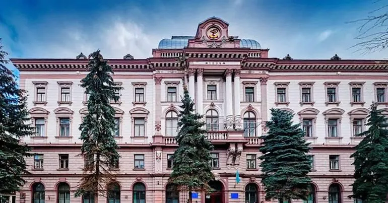 medychnyi-universytet-ivano-frankivsk-shliakh-do-profesii-likaria-f1ba