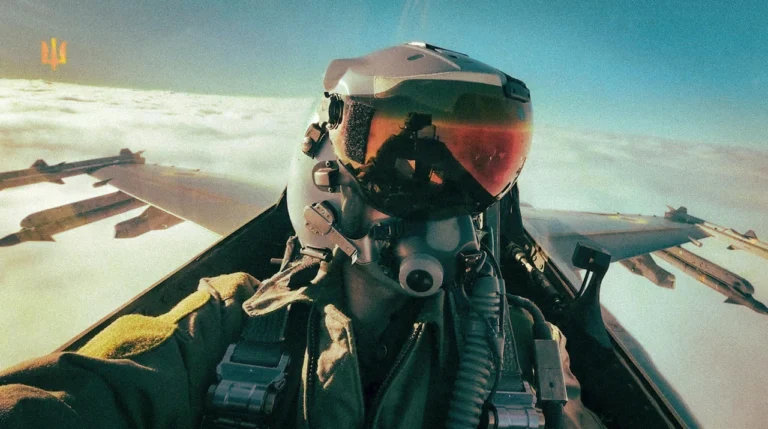 piloty-ukrainy-vid-kozheduba-do-asiv-f-16-shcho-zakhyshchaiut-nebo-c8fa
