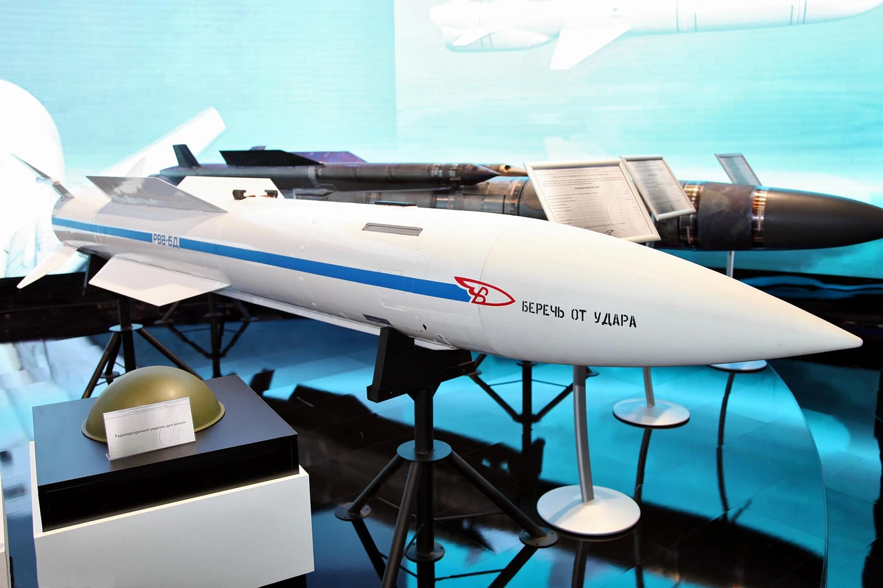 raketa-r-37-dalekobiinyi-myslyvets-rosiiskoi-aviatsii-3f57