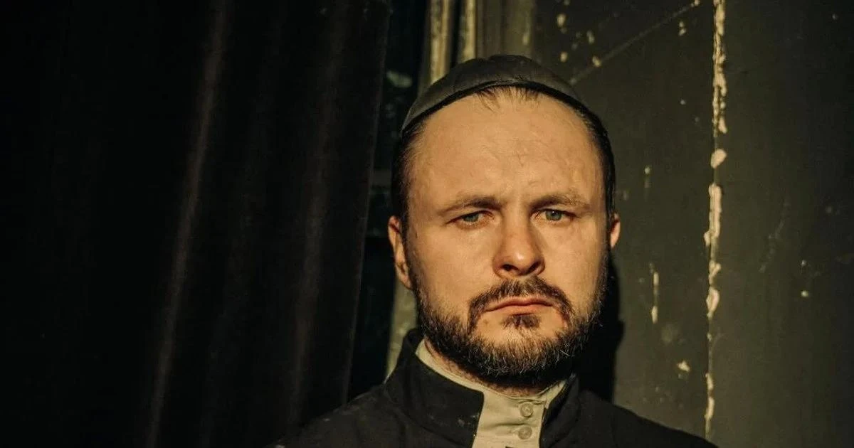 roman-iasinovskyi-aktor-iakyi-peretvoriuie-zhyttievi-vyprobuvannia-na-stsenichnu-e253