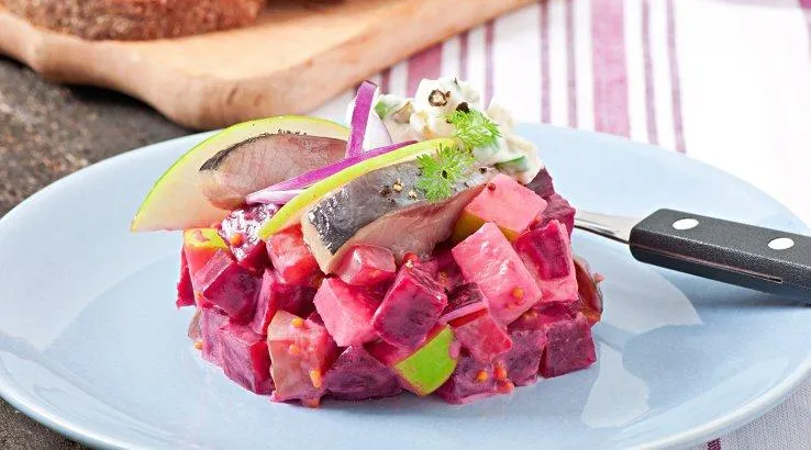 salat-z-oseledtsem-klasyka-z-hlybynoiu-smaku-ta-suchasnymy-aktsentamy-d0b1
