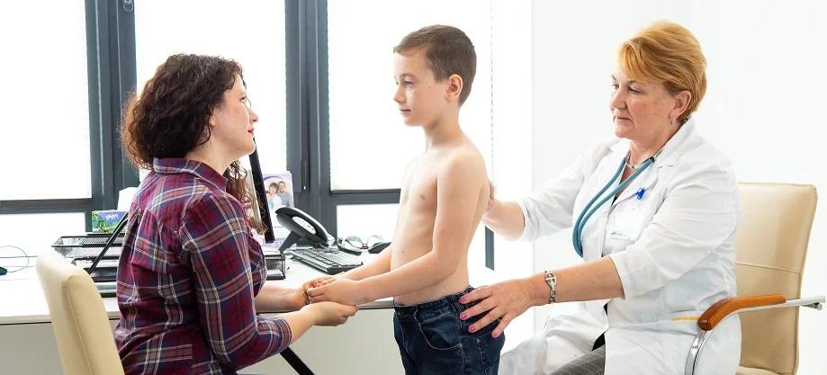 shcho-take-kifoz-prychyny-symptomy-diahnostyka-ta-suchasne-likuvannia-88ef