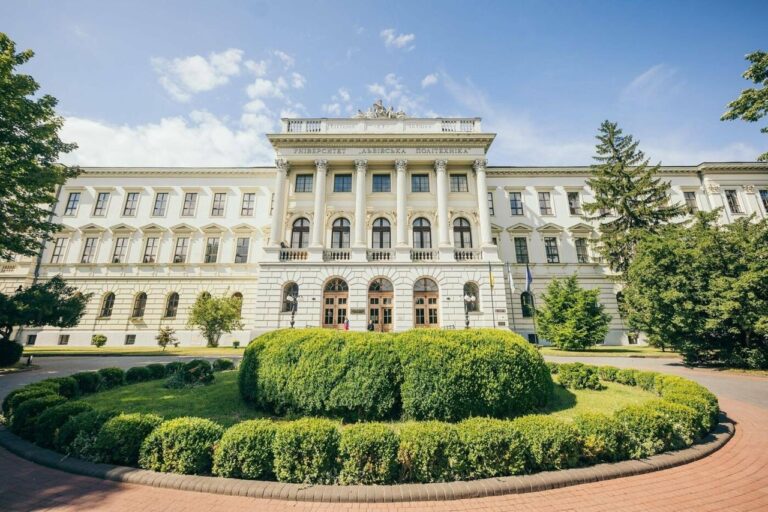 skilky-korpusiv-u-lvivskii-politekhnitsi-povnyi-ohliad-budivel-istorychnoho-kamp-9d9d