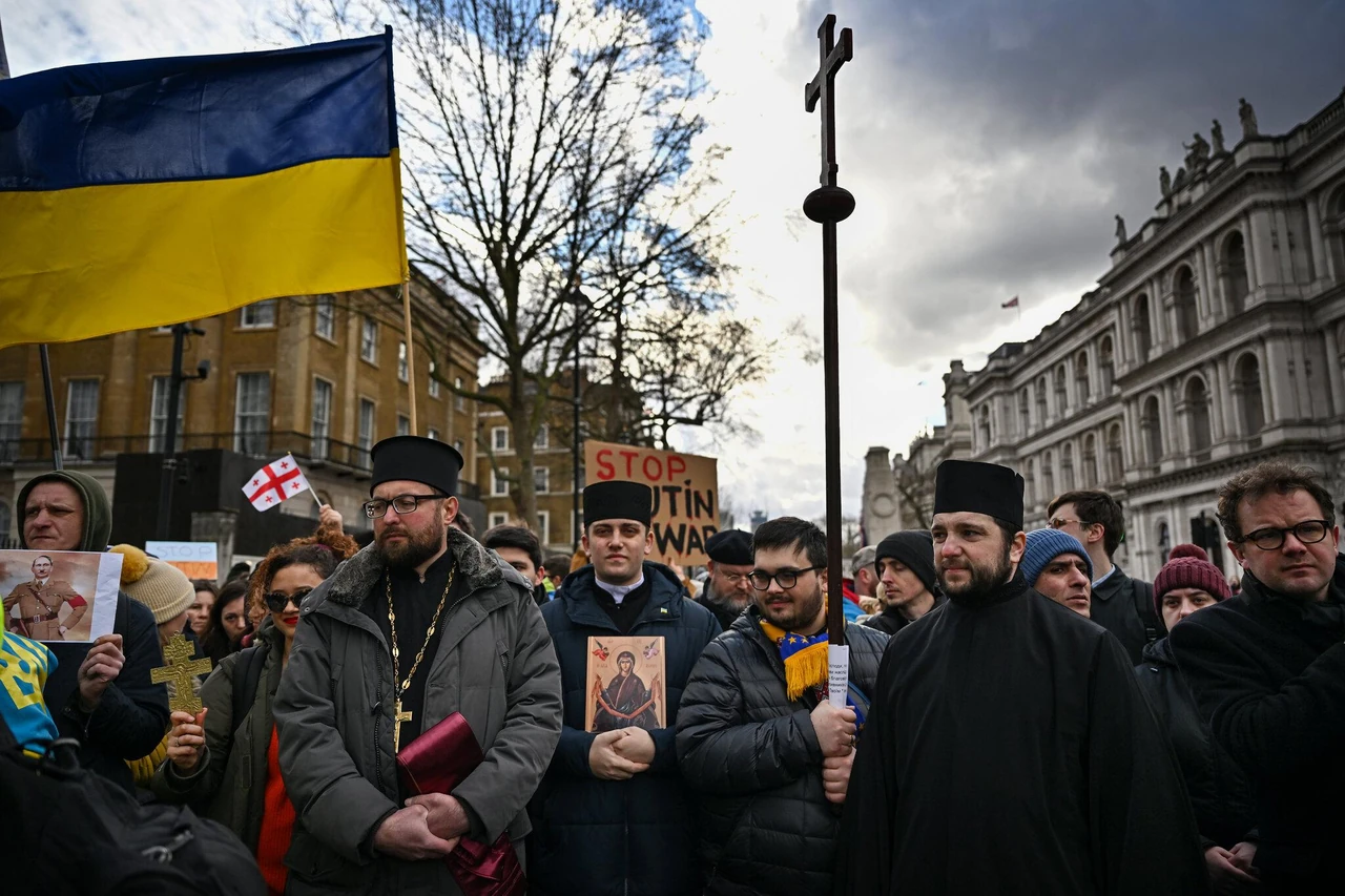 ukrainofob-tse-shcho-khovaietsia-za-terminom-iakyi-bolyt-i-obiednuie-451a