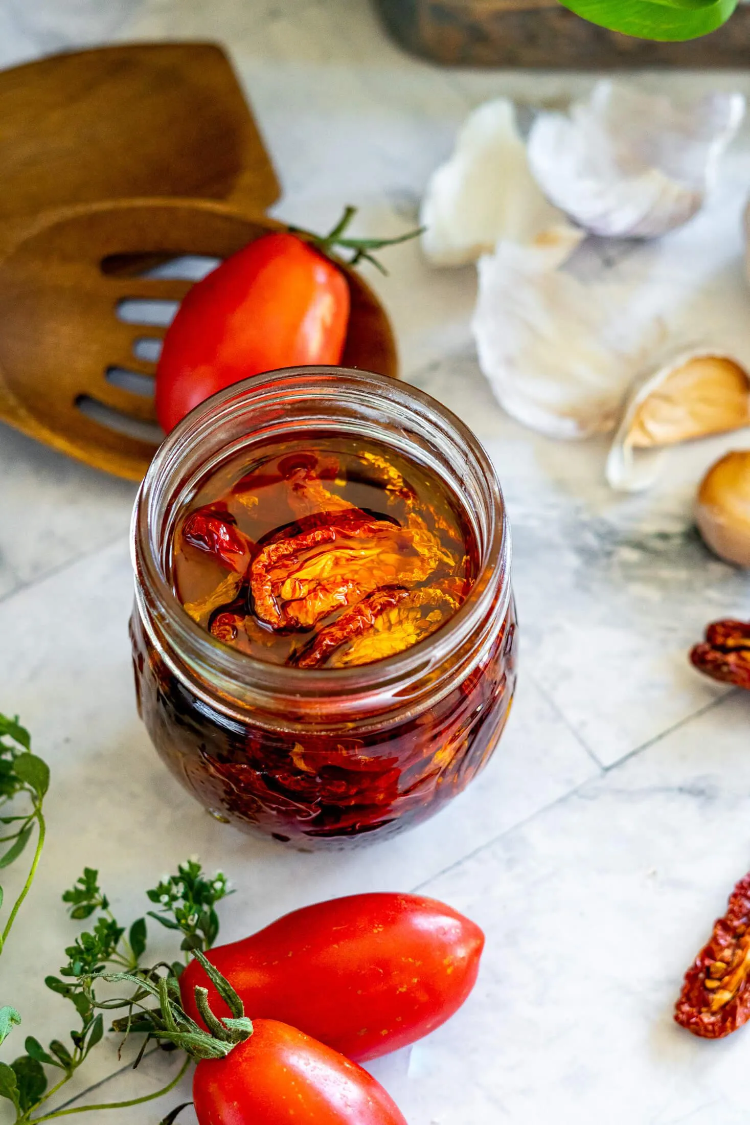 vialeni-tomaty-retsept-italiiskyi-delikates-iakyi-peretvoriuie-zvychaini-pomidor-c008