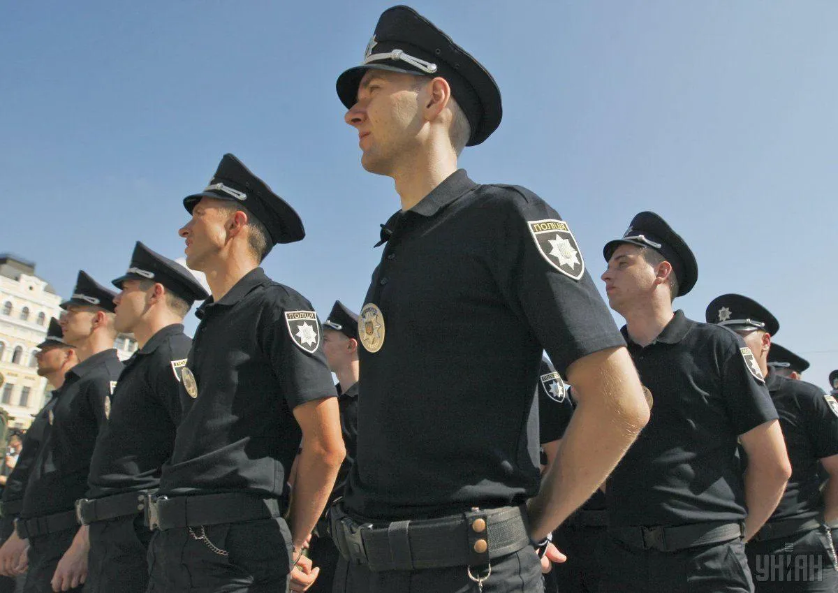 z-dnem-dilnychnoho-ofitsera-politsii-5251