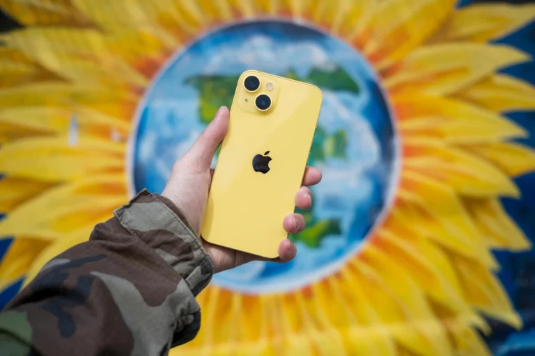 zhovtyi-aifon-iphone-14-soniachnyi-aktsent-u-sviti-tekhnolohii-dff2