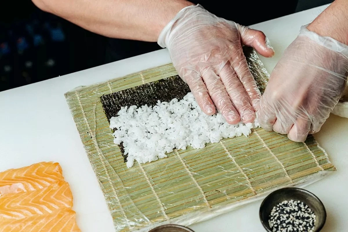 iak-robyty-sushi-vid-idealnoho-rysu-do-restorannykh-roliv-acaa