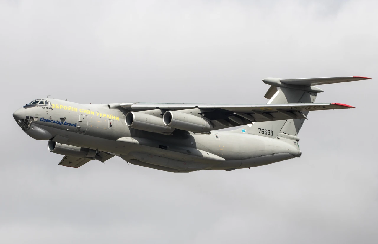 il-76-bohatyr-neba-shcho-desiatylittiamy-dolaie-bud-iaki-vyklyky-e8b7