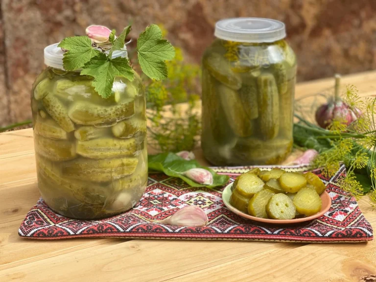 malosolni-ohirky-v-bantsi-khrumkyi-retsept-z-sekretamy-babusynoi-kukhni-7b57