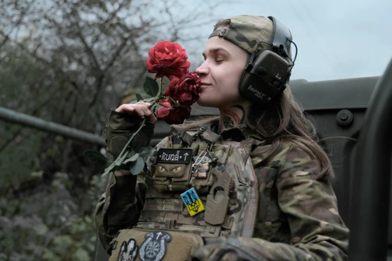 mobilizatsiia-zhinok-v-ukraini-dobrovilna-sluzhba-ta-pravovi-realii-2026-roku-24ab