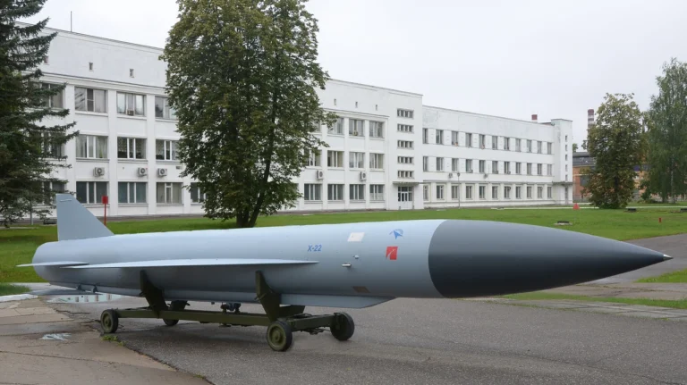 raketa-kh-22-nadzvukovyi-veleten-kholodnoi-viiny-v-realiiakh-2026-roku-a6b8