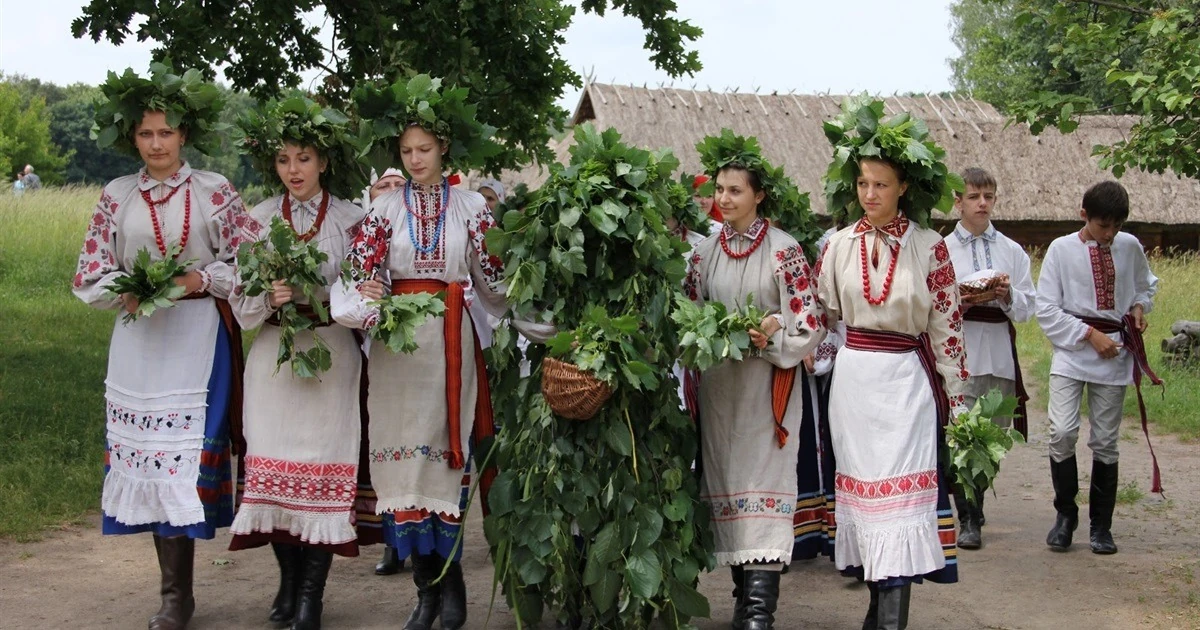 sviata-v-veresni-tradytsii-daty-ta-idei-dlia-sviatkuvannia-742f
