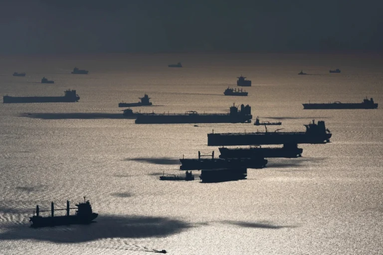 tinovyi-flot-rosii-stara-armada-tankeriv-shcho-hoduie-viinu-ta-kydaie-vyklyk-mor-0792