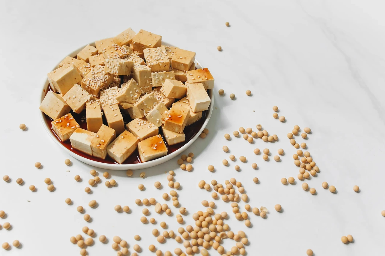 tofu-tse-soievyi-produkt-shcho-poiednuie-nizhnist-tekstury-z-potuzhnym-roslynnym-b6dd