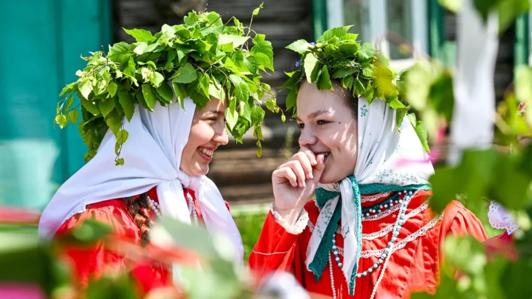 triitsia-pryvitannia-tradytsii-symvolika-ta-shchyri-slova-shcho-torkaiutsia-sert-4729