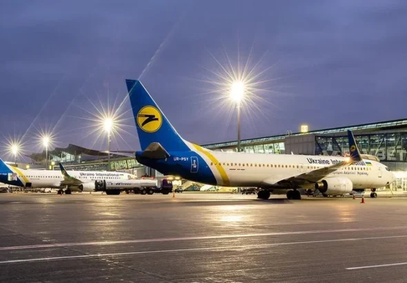 Літаки Ukraine International Airlines в аеропорту в контексті аеропортового перемир’я