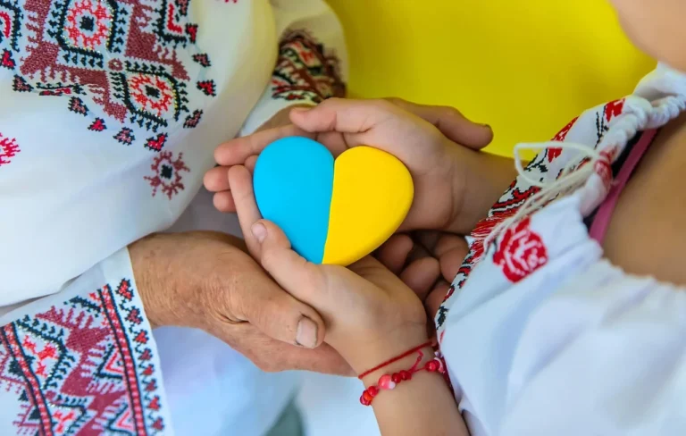 z-dnem-babusi-v-ukraini-istoriia-tradytsii-ta-idei-sviatkuvannia-a5b0