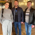 andzhelina-dzholi-v-ukraini-vid-lvova-do-linii-vohniu-eb15