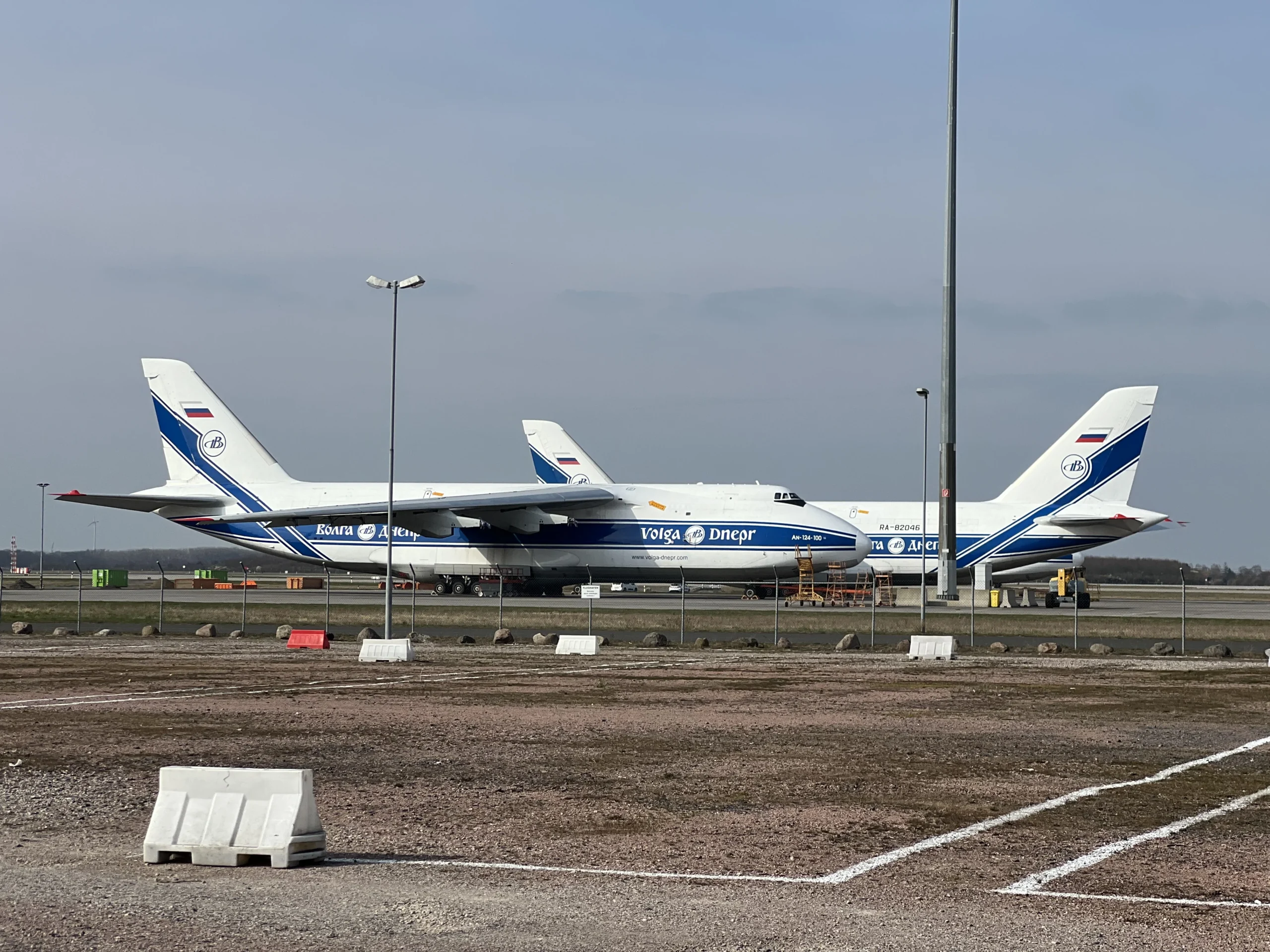 Вантажний літак Ан-124 в аеропорту Лейпциг/Галле