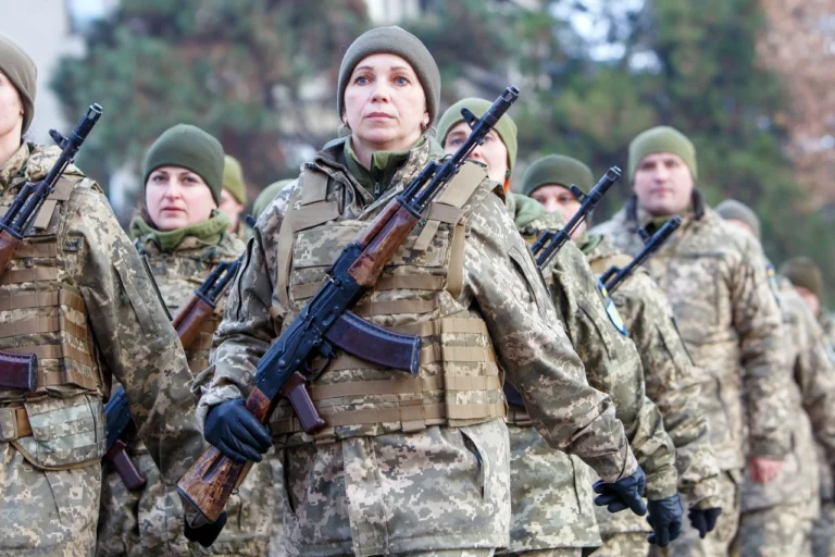 iak-mobilizuvatysia-zhintsi-svidomyi-vybir-bez-prymusu-ea4a