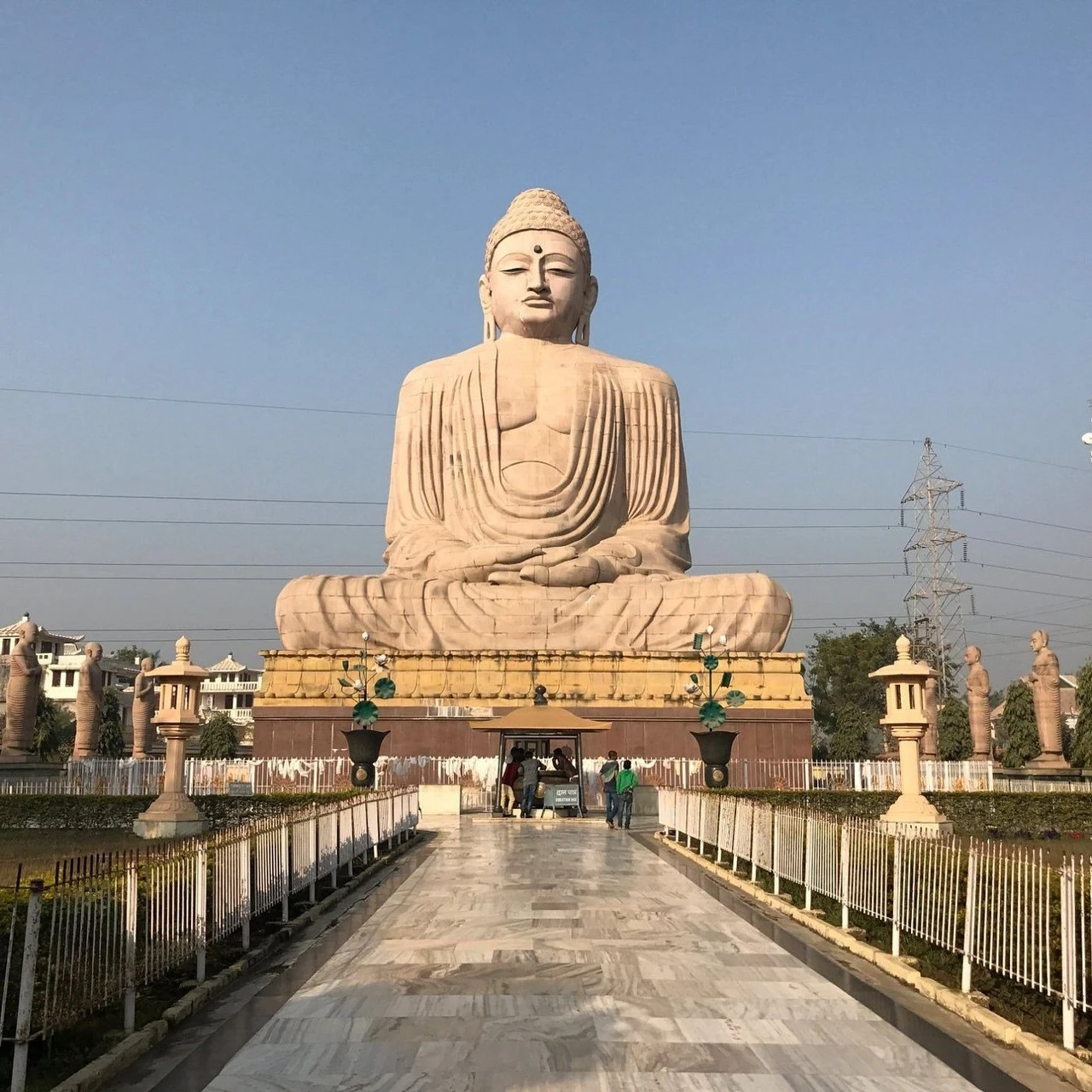 naibilsha-statuia-v-sviti-statuia-iednosti-v-indii-118c
