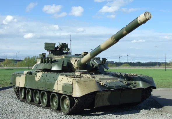 t-80u-shvydkyi-tank-iz-holodnoiu-turbinoiu-5040