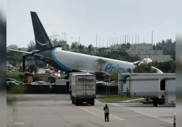 Вантажний Boeing Amazon Prime зійшов зі смуги серед фур в аеропорту Маямі