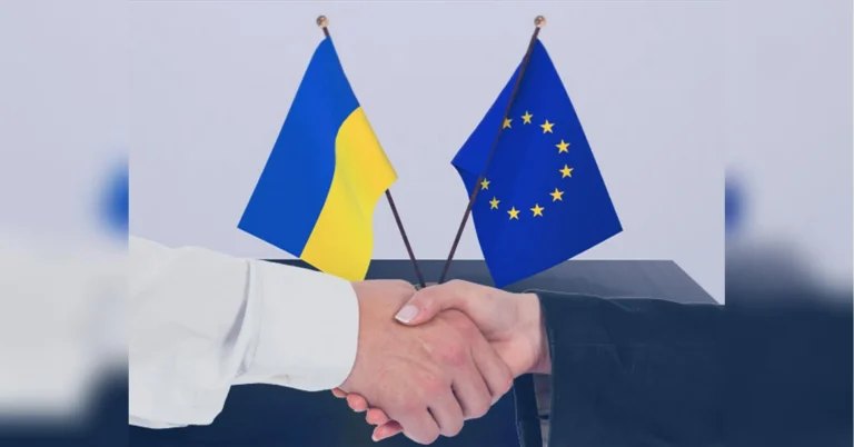 Рукостискання біля прапорів України та Європейського Союзу